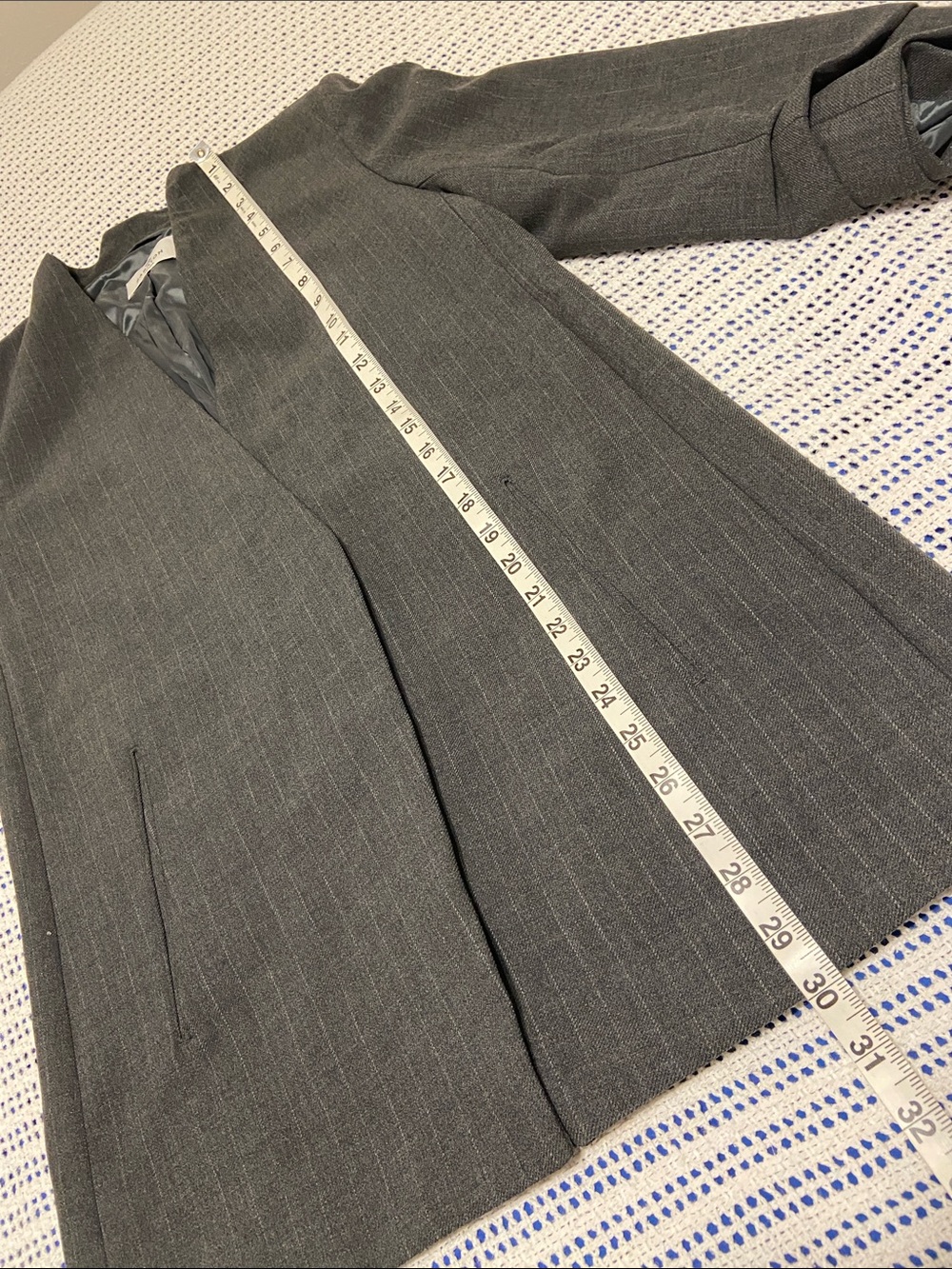 Aritzia Babaton Power Blazer dark grey colorway open front 3/4 sleeves Size 10 - Picture 14 of 16